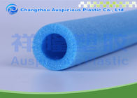 ポリエチレンEPEの泡の管の覆い9mmの厚さのイン・ブルー耐久の突き出された色